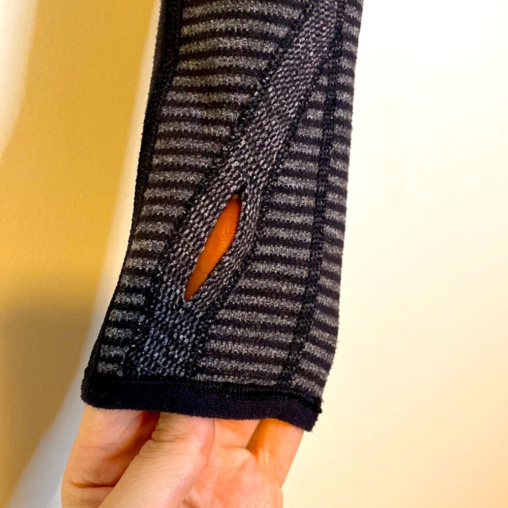 Lululemon Reversible Running Top - Picture 7 of 9